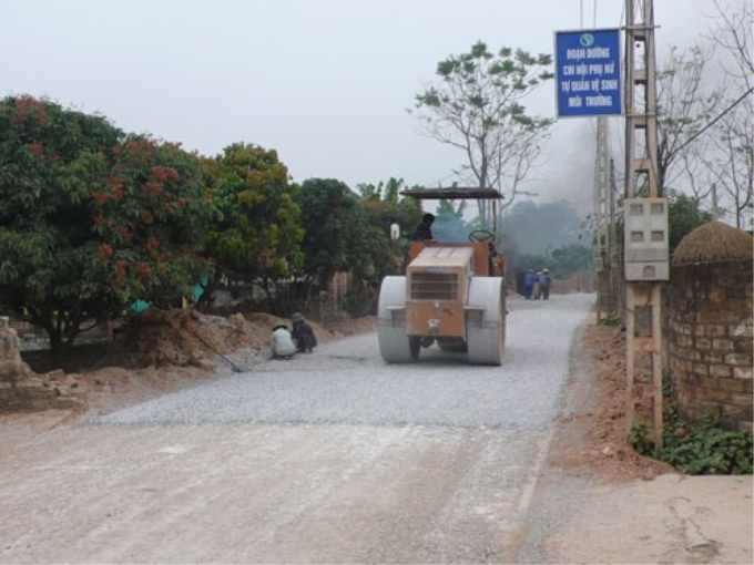 Làm đường nông thôn mới ở Bắc Giang